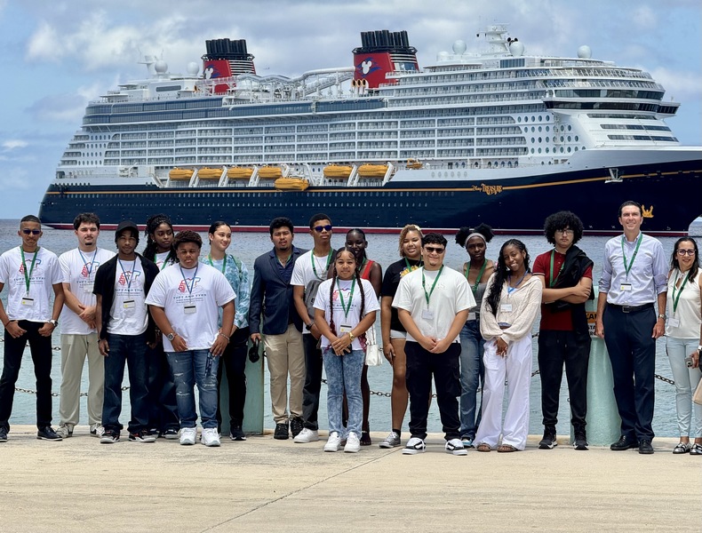 Disney_Cruise_Line_Inspireert_Caribische_Jongeren_met_Beroepenprogramma_aan_Boord_van_de_Disney_Treasure
