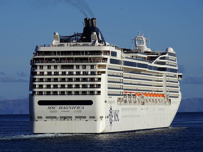 Magnifica_neemt_het_roer_over_voor_MSCs_Wereldcruise_van_