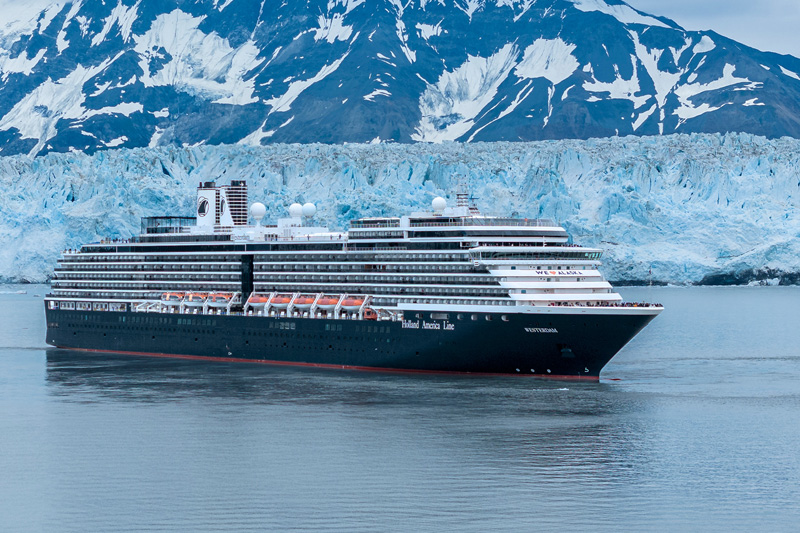 Westerdam_vertrekt_op_cruise_naar_Alaska_en_de_poolcirkel