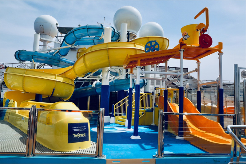 Samenvatting_Carnival_Valor_presenteert_nieuwe_faciliteiten_na_droogdok