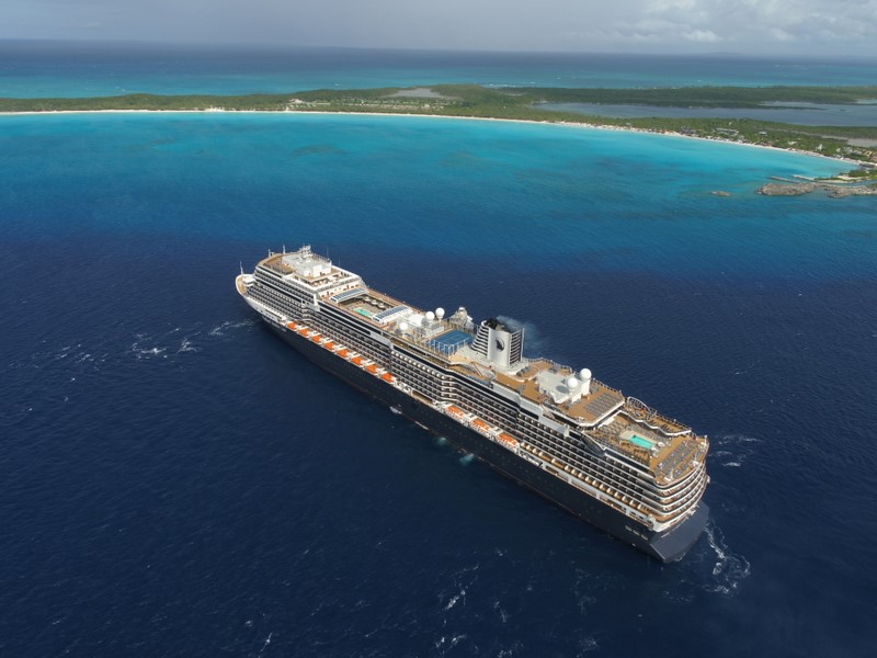 Holland_America_Half_Moon_Cay_als_troef_tegen_drukte