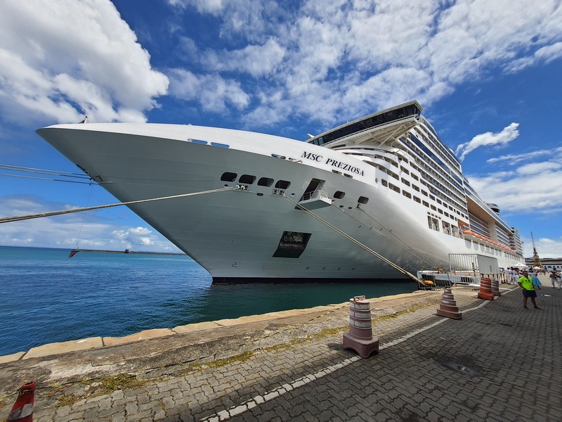 MSC_Preziosa_vertrekt_op_nachten_cruise_naar_Spitsbergen