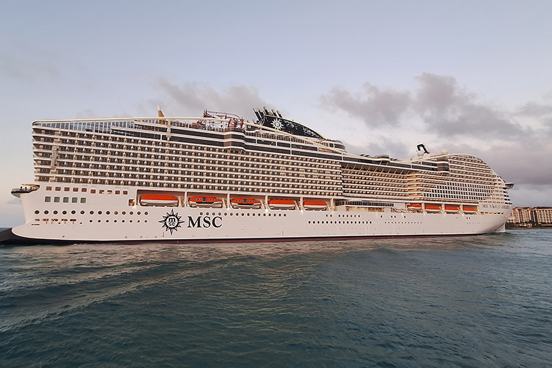 Zes_MSCschepen_varen_vanuit_Amerikaanse_havens_in_zomer_