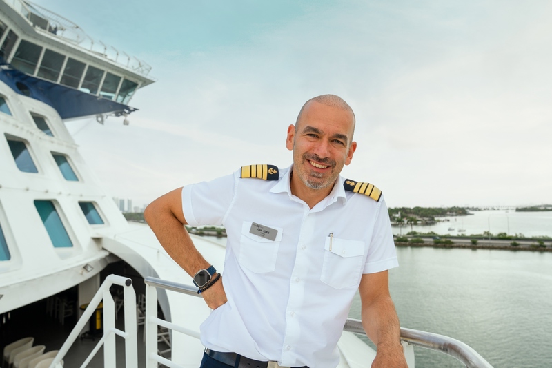 Kapitein_Kyriakos_Matragkas_krijgt_het_roer_van_Celebrity_Xcel