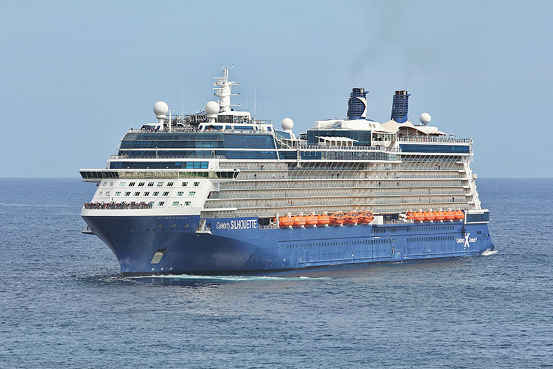 Celebrity_Silhouette_begint_cruiseseizoen_in_IJsland