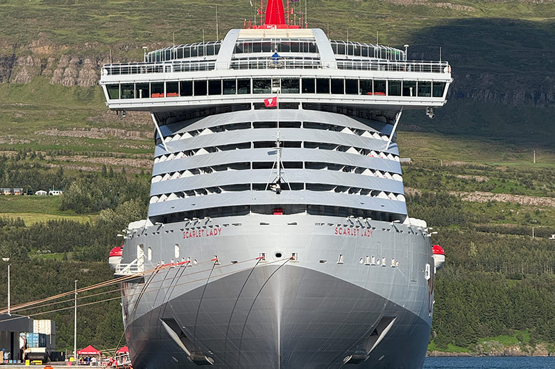 Virgin_Scarlet_Lady_komt_aan_in_IJsland_Brilliant_Lady_staat_klaar_voor_haar_debuut