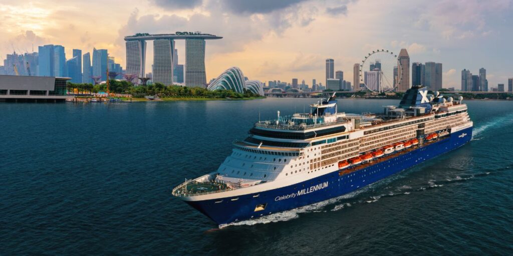Vuurwerk en gezonken schip zorgen voor vertraging Celebrity Millennium in Yokohama