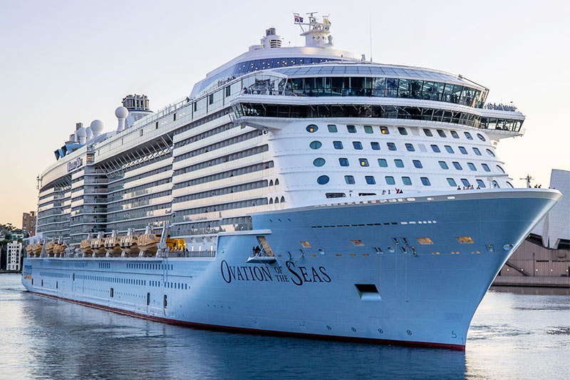 Tyfoon zorgt voor twee dagen vertraging bij aankomst Royal Caribbean-schip		