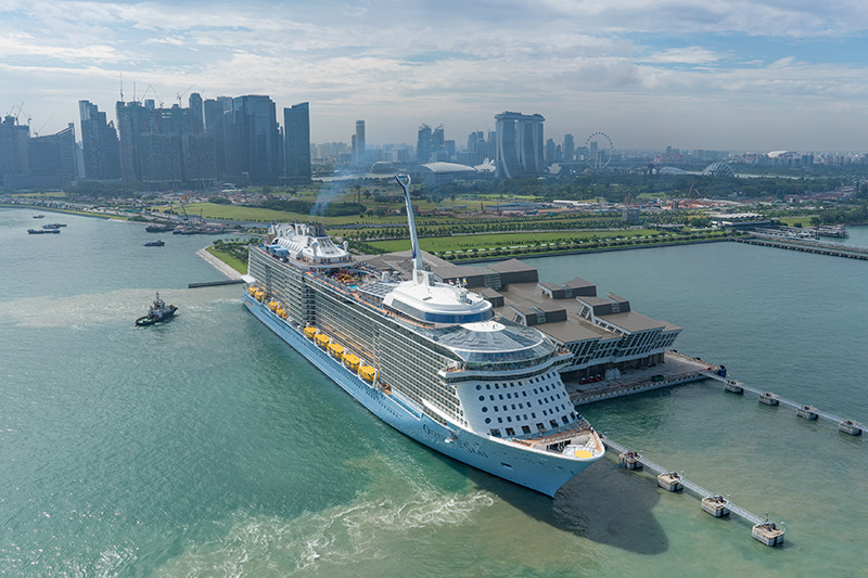 Royal Caribbean-schip biedt cruise zonder bestemming door cycloon			