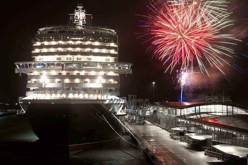 Cunard_viert_gelijktijdige_vertrek_van_wereldcruises