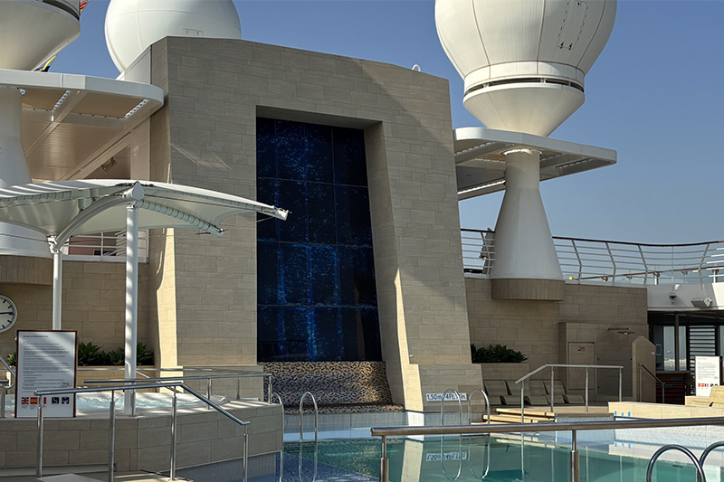 Mein_Schiff__krijgt_daagse_modernisering_in_Dubai_