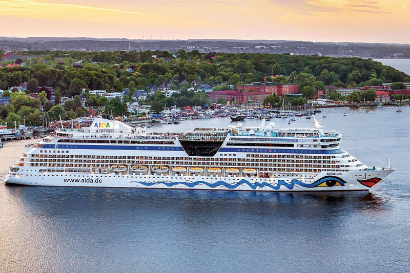 AIDAbella_arriveert_in_Frankrijk_voor_Evolutiondokbeurt