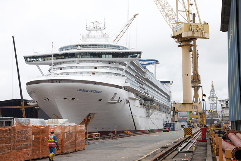 Renovatie_Carnival_Encounter_in_Singapore_in_volle_gang_