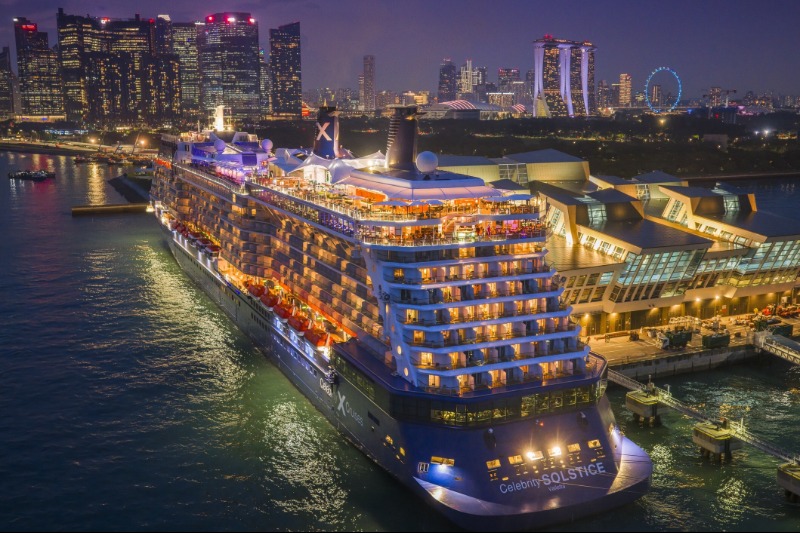 Gepgradede_Celebrity_Solstice_vertrekt_vanuit_Singapore