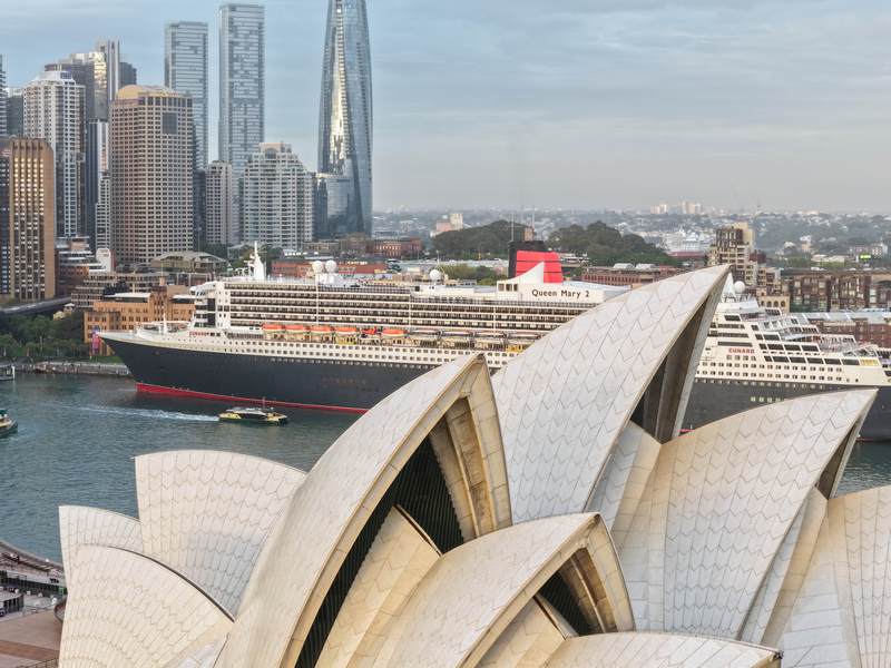 Queen_Mary__arriveert_in_Sydney_tijdens_wereldcruise_