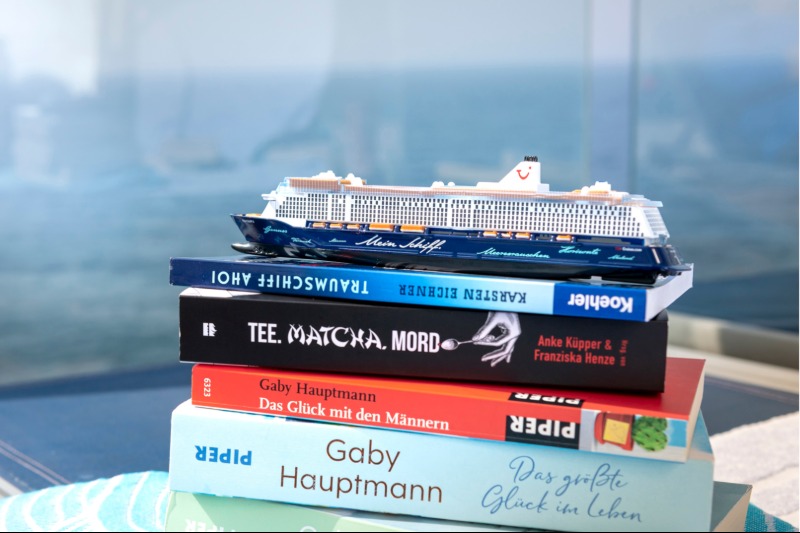Mein_Schiff_brengt_dans_en_leescruises_naar_zee