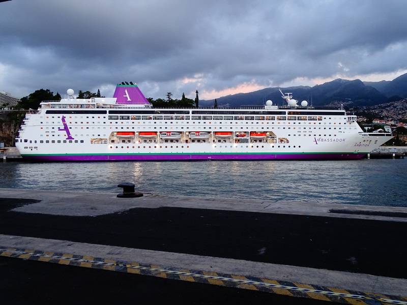 Ambassador_volledig_ingedekt_voor_brandstof_terwijl_geopolitieke_crisis_lastminutemarkt_onder_druk_zet