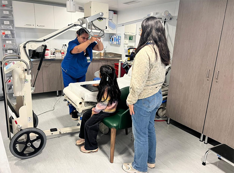 Seabourn_Pursuit_biedt_rntgenzorg_aan_afgelegen_Chileens_eiland