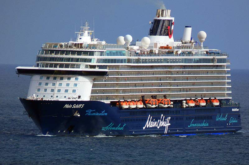 Mein Schiff 4 en 5 klaar om de Golf te verlaten zodra het kan		
