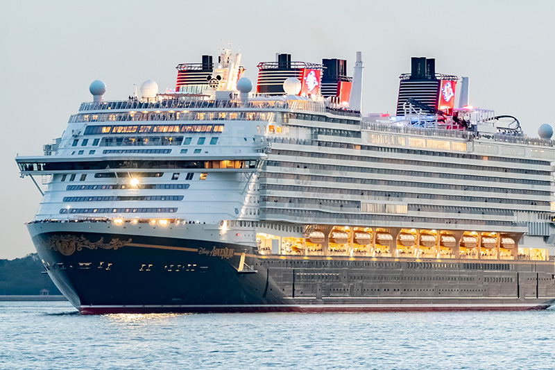 Disney_Adventure_hervat_cruises_na_technische_problemen
