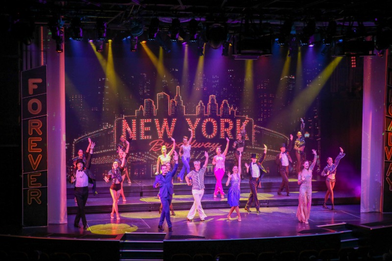 Dream Cruises presenteert Broadway-energie aan boord van de Genting Dream