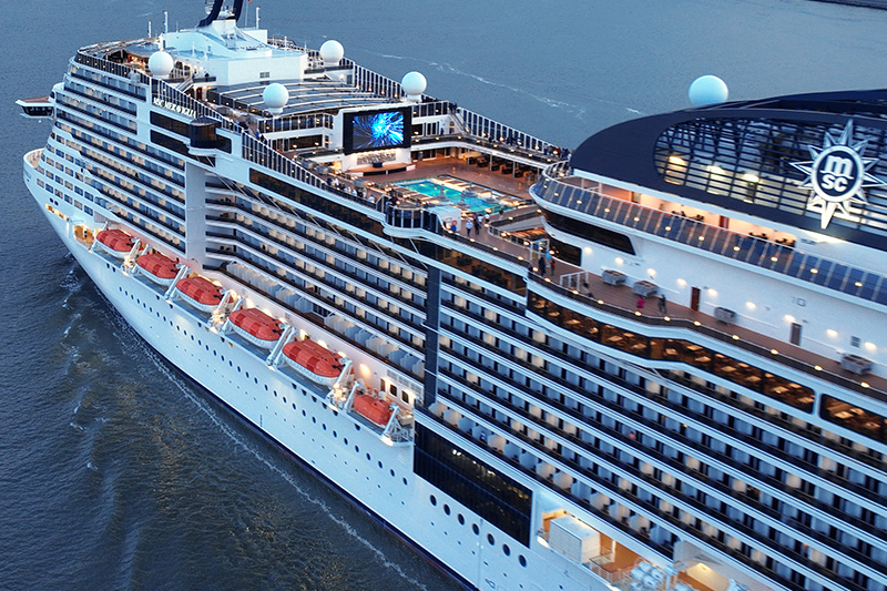 MSC_Meraviglia_vertrekt_in__vanuit_Southampton
