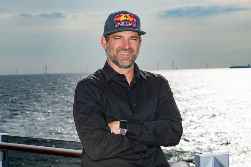Sixthman_viert__jaar_themacruises_op_zee