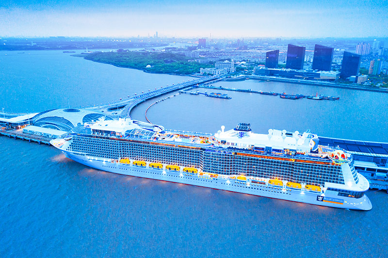 Tyfoon_zorgt_voor_geannuleerde_cruise_van_Royal_Caribbean