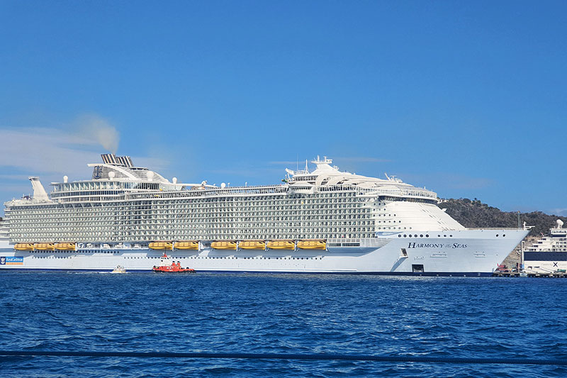 Harmony_of_the_Seas__jaar_in_dienst_bij_Royal_Caribbean