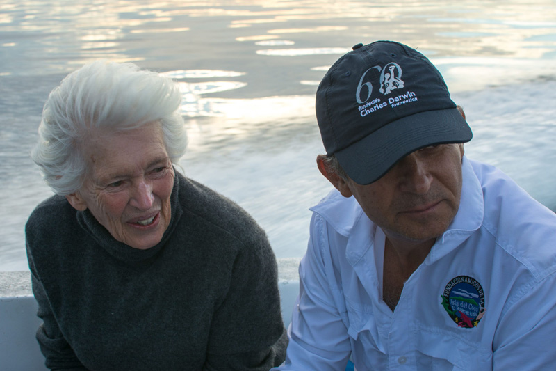 Bioloogechtpaar_Peter_en_Rosemary_Grant_hoofdgasten_op_liefdadigheidscruise