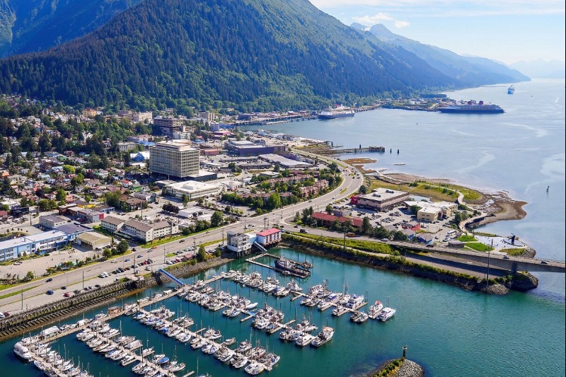 Princess_Cruises_viert__jaar_walstroom_in_Juneau