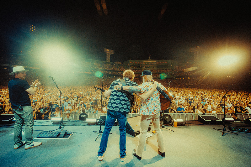 Zac_Brown_Band_verrast_fans_met_cruises_bij_Margaritaville_at_Sea