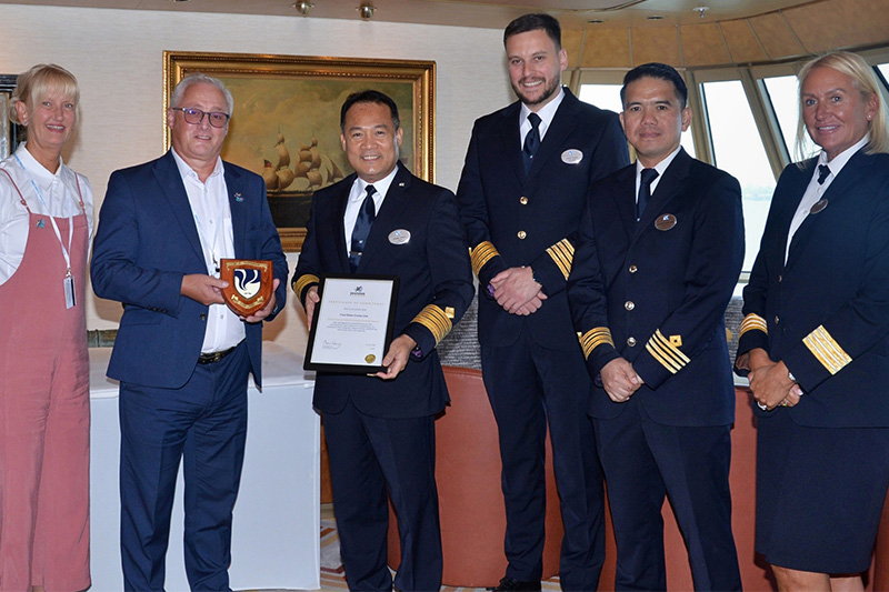 Fred_Olsen_is_de_eerste_cruisemaatschappij_die_de_Seafarer_Pledge_ondertekent
