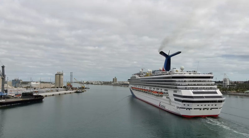 Carnival Freedom begint aan oversteek over de Atlantische Oceaan
