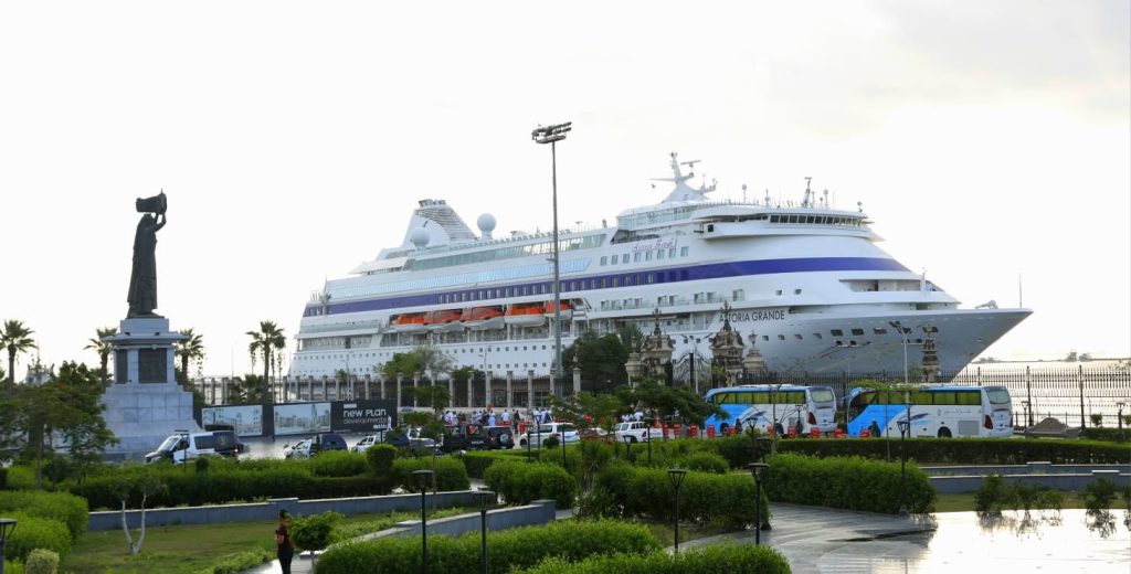 Astoria Grande brengt eerste bezoek aan Port Said