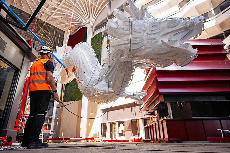 MSC plaatst drakensculptuur op World Asia