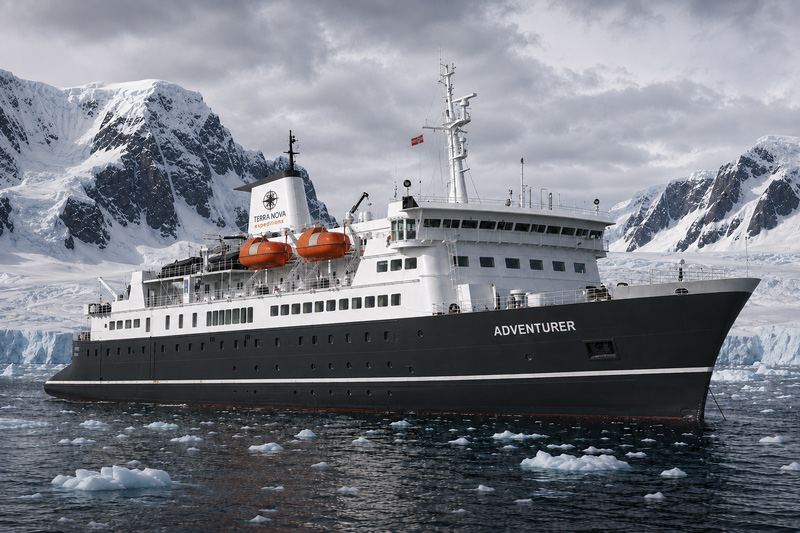 Terra Nova wisselt van schip om Antarctica-seizoen veilig te stellen