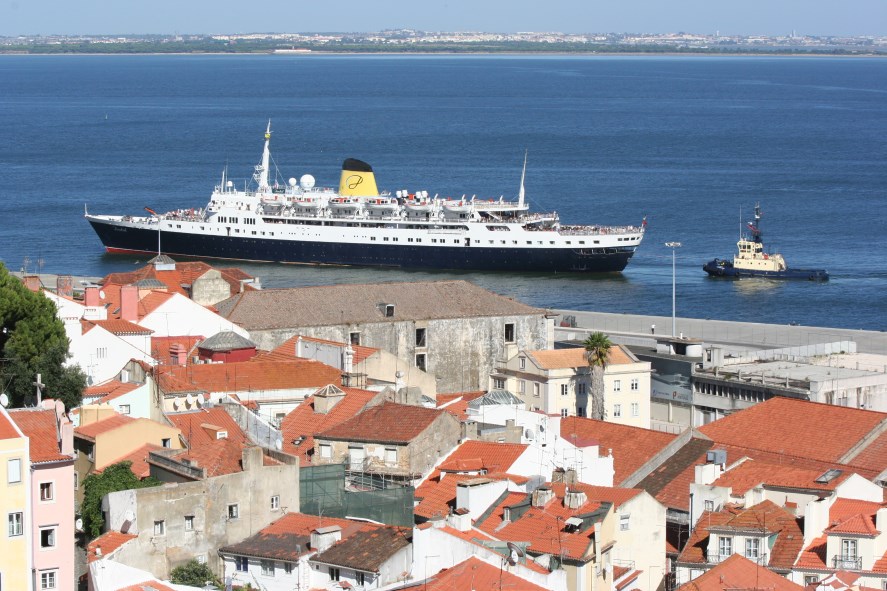 Cruiseschip Funchal wordt in Portugal geveild