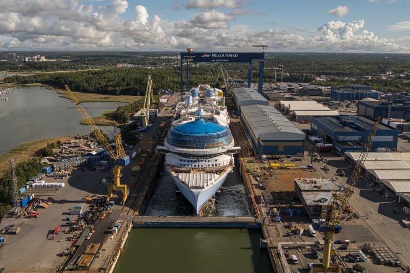 Royal Caribbean laat Hero of the Seas voor het eerst het water in bij Meyer Turku