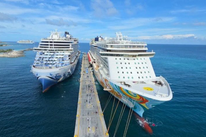 Nieuwe pier Great Stirrup Cay ontvangt voor het eerst twee schepen tegelijk