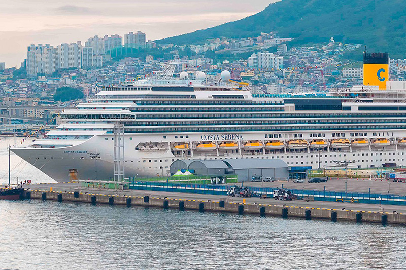 Costa Serena als drijvend hotel duurder per dag dan de Aroya