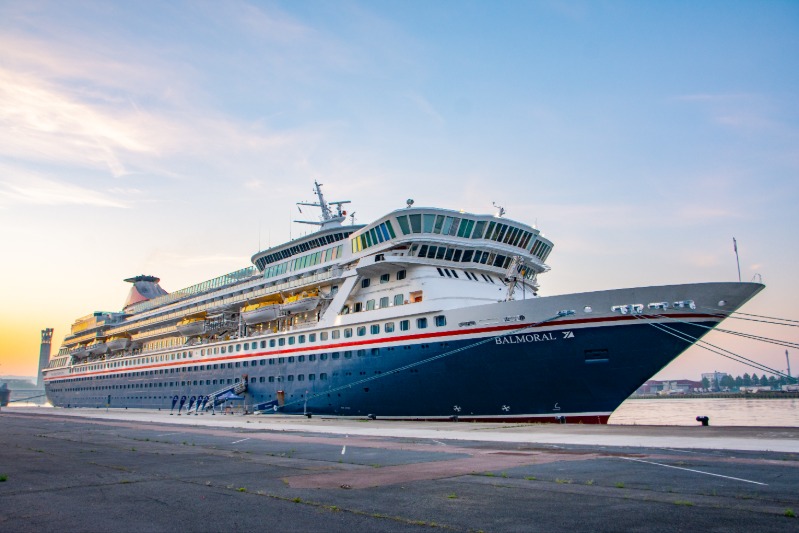 Balmoral vertrekt uit het Verenigd Koninkrijk voor 71-daagse cruise van Fred. Olsen