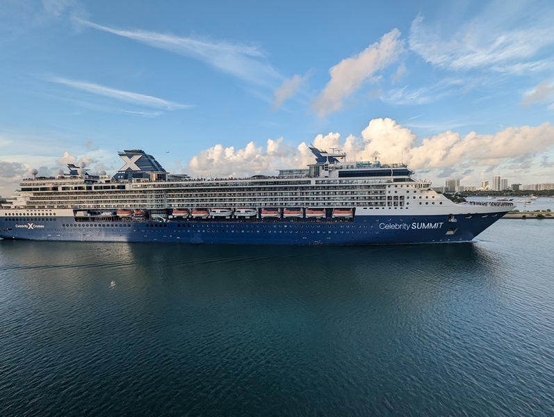 Celebrity_Summit_begint_verplaatsingsreis_naar_Tampa