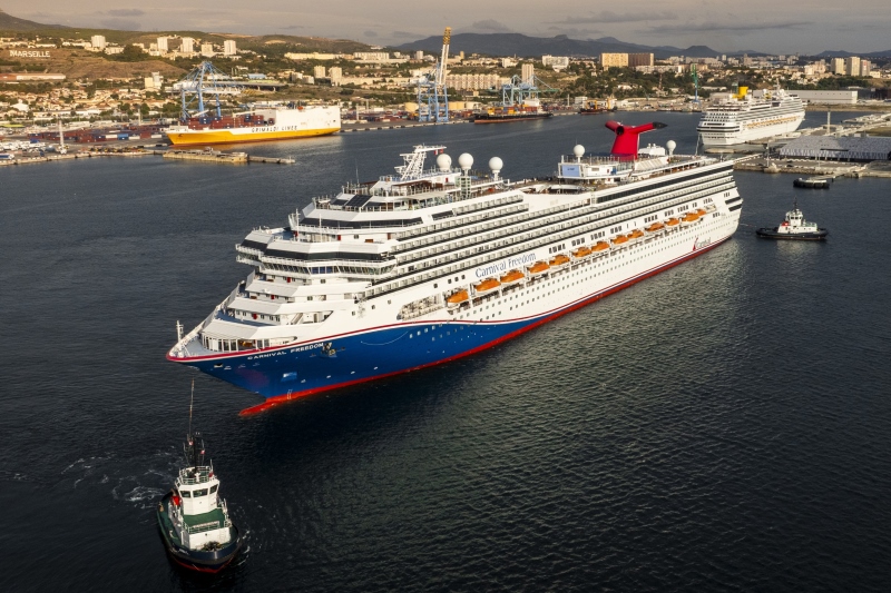 Carnival Freedom vaart na dokbeurt in Marseille naar Barcelona