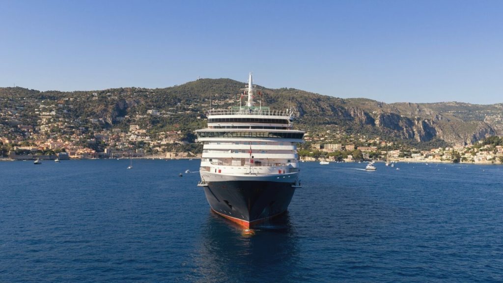 Queen_Victoria_keert_terug_naar_Southampton_voor_het_winterseizoen
