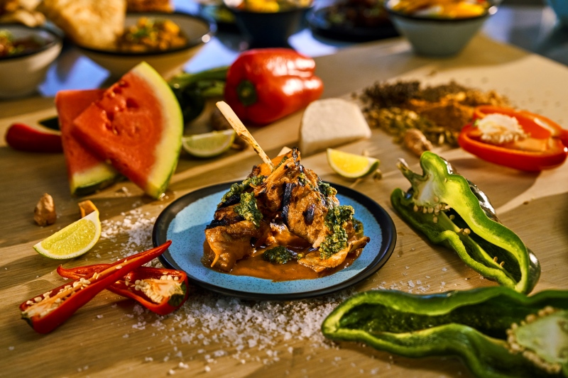 Virgin Voyages vernieuwt menu's van twee restaurants en de Beach Club at Bimini
