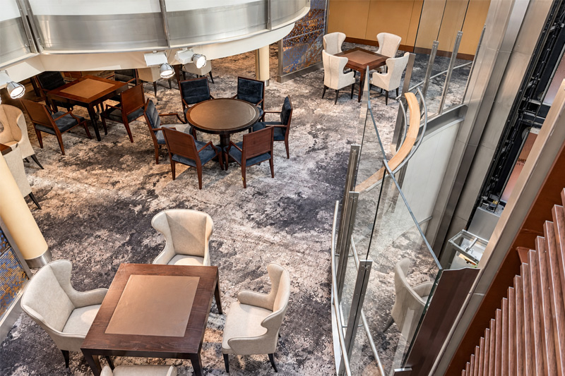 LTH_Baas_knapt_interieur_van_vijf_Royal_Caribbeanschepen_op