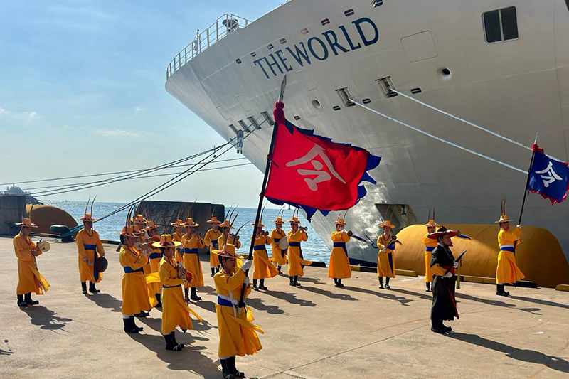 The World Residences at Sea legt voor het eerst aan in Sokcho