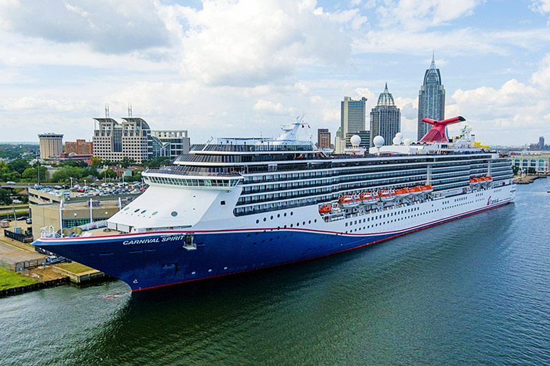 Carnival Spirit slaat door storm bijna alle havens over op 15-daagse positioneringsreis