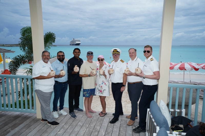 Holland America verwelkomt gasten in nieuwe Beach Club op Half Moon Cay
